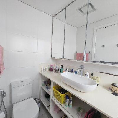 Cobertura com 170m², 3 quartos, 3 suítes, 2 garagens, no bairro Capoeiras em Florianópolis