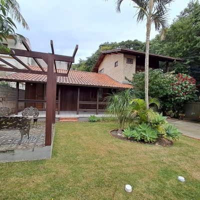 Casa Residencial com 75m², 3 quartos, 1 suíte, 4 garagens, no bairro Ingleses em Florianópolis