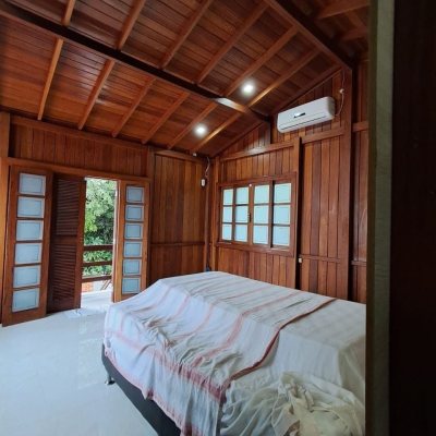 Casa Residencial com 75m², 3 quartos, 1 suíte, 4 garagens, no bairro Ingleses em Florianópolis