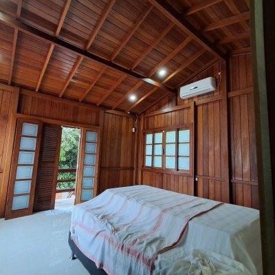 Casa Residencial com 75m², 3 quartos, 1 suíte, 4 garagens, no bairro Ingleses em Florianópolis