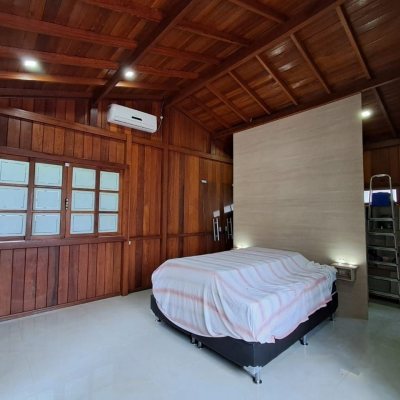 Casa Residencial com 75m², 3 quartos, 1 suíte, 4 garagens, no bairro Ingleses em Florianópolis