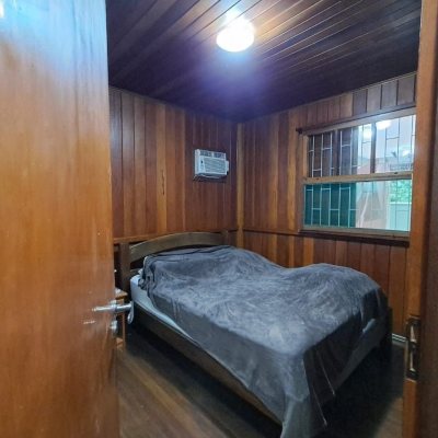 Casa Residencial com 75m², 3 quartos, 1 suíte, 4 garagens, no bairro Ingleses em Florianópolis