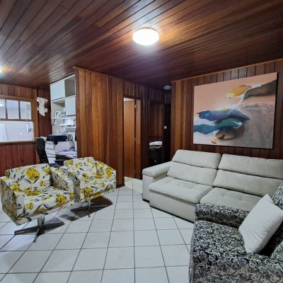 Casa Residencial com 75m², 3 quartos, 1 suíte, 4 garagens, no bairro Ingleses em Florianópolis