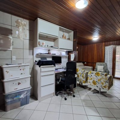 Casa Residencial com 75m², 3 quartos, 1 suíte, 4 garagens, no bairro Ingleses em Florianópolis