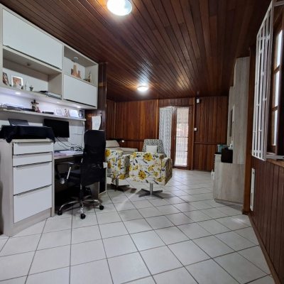 Casa Residencial com 75m², 3 quartos, 1 suíte, 4 garagens, no bairro Ingleses em Florianópolis
