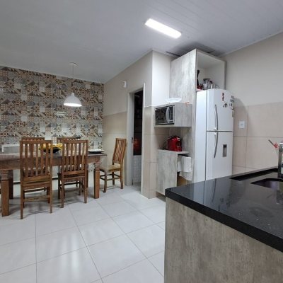 Casa Residencial com 75m², 3 quartos, 1 suíte, 4 garagens, no bairro Ingleses em Florianópolis