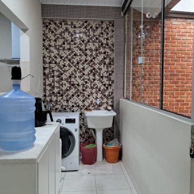 Casa Residencial com 75m², 3 quartos, 1 suíte, 4 garagens, no bairro Ingleses em Florianópolis