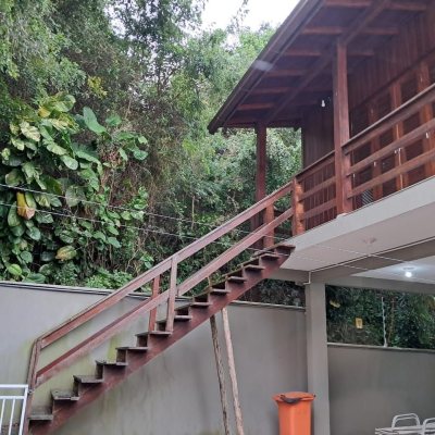 Casa Residencial com 75m², 3 quartos, 1 suíte, 4 garagens, no bairro Ingleses em Florianópolis