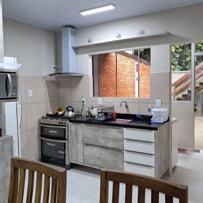 Casa Residencial com 75m², 3 quartos, 1 suíte, 4 garagens, no bairro Ingleses em Florianópolis