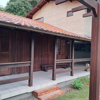 Casa Residencial com 75m², 3 quartos, 1 suíte, 4 garagens, no bairro Ingleses em Florianópolis