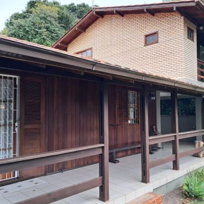 Casa Residencial com 75m², 3 quartos, 1 suíte, 4 garagens, no bairro Ingleses em Florianópolis