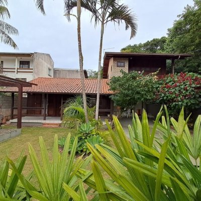 Casa Residencial com 75m², 3 quartos, 1 suíte, 4 garagens, no bairro Ingleses em Florianópolis