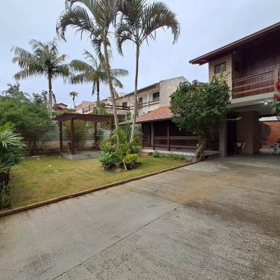 Casa Residencial com 75m², 3 quartos, 1 suíte, 4 garagens, no bairro Ingleses em Florianópolis