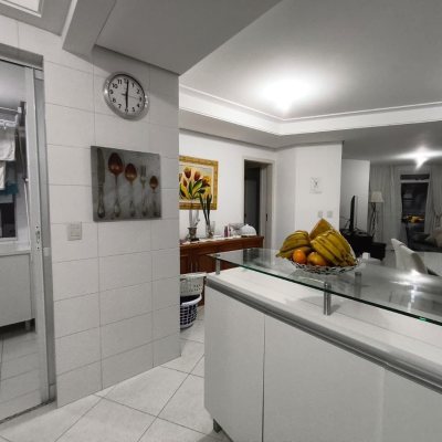 Apartamentos com 107m², 3 quartos, 1 suíte, 2 garagens, no bairro Itacorubi em Florianópolis