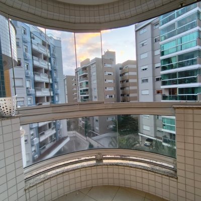 Apartamentos com 107m², 3 quartos, 1 suíte, 2 garagens, no bairro Itacorubi em Florianópolis