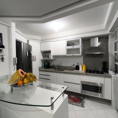 Apartamentos com 107m², 3 quartos, 1 suíte, 2 garagens, no bairro Itacorubi em Florianópolis
