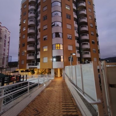 Apartamentos com 107m², 3 quartos, 1 suíte, 2 garagens, no bairro Itacorubi em Florianópolis