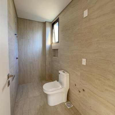 Casa em Condomínio com 230m², 3 quartos, 3 suítes, 2 garagens, no bairro Cacupé em Florianópolis