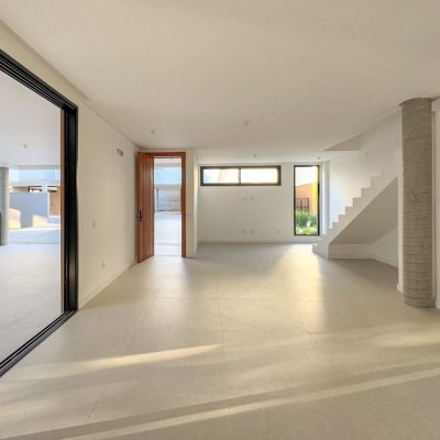 Casa em Condomínio com 230m², 3 quartos, 3 suítes, 2 garagens, no bairro Cacupé em Florianópolis