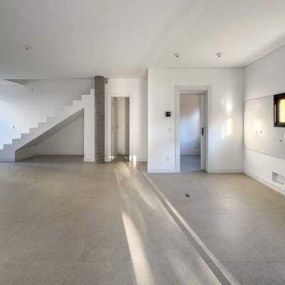 Casa em Condomínio com 230m², 3 quartos, 3 suítes, 2 garagens, no bairro Cacupé em Florianópolis