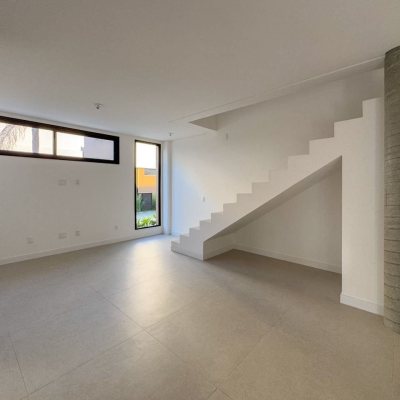 Casa em Condomínio com 230m², 3 quartos, 3 suítes, 2 garagens, no bairro Cacupé em Florianópolis