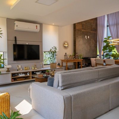 Casa em Condomínio com 235m², 4 quartos, 3 suítes, 2 garagens, no bairro Cachoeira do Bom Jesus em Florianópolis