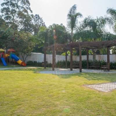 Casa em Condomínio com 235m², 4 quartos, 3 suítes, 2 garagens, no bairro Cachoeira do Bom Jesus em Florianópolis