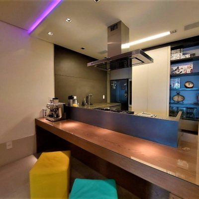 Apartamentos com 117m², 3 quartos, 3 suítes, 3 garagens, no bairro Centro em Florianópolis