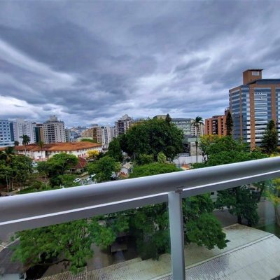Apartamentos com 117m², 3 quartos, 3 suítes, 3 garagens, no bairro Centro em Florianópolis