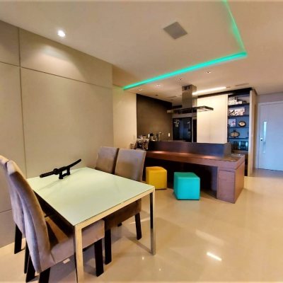 Apartamentos com 117m², 3 quartos, 3 suítes, 3 garagens, no bairro Centro em Florianópolis