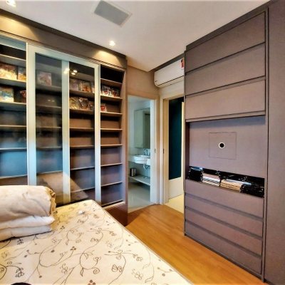 Apartamentos com 117m², 3 quartos, 3 suítes, 3 garagens, no bairro Centro em Florianópolis