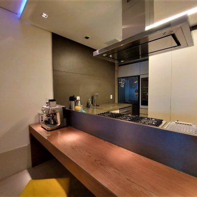 Apartamentos com 117m², 3 quartos, 3 suítes, 3 garagens, no bairro Centro em Florianópolis