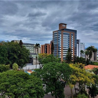 Apartamentos com 117m², 3 quartos, 3 suítes, 3 garagens, no bairro Centro em Florianópolis
