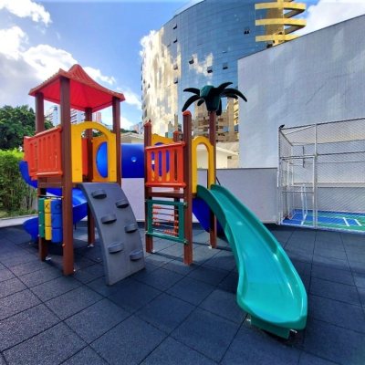 Apartamentos com 117m², 3 quartos, 3 suítes, 3 garagens, no bairro Centro em Florianópolis