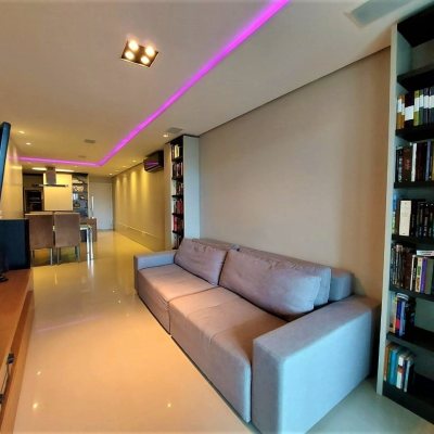 Apartamentos com 117m², 3 quartos, 3 suítes, 3 garagens, no bairro Centro em Florianópolis