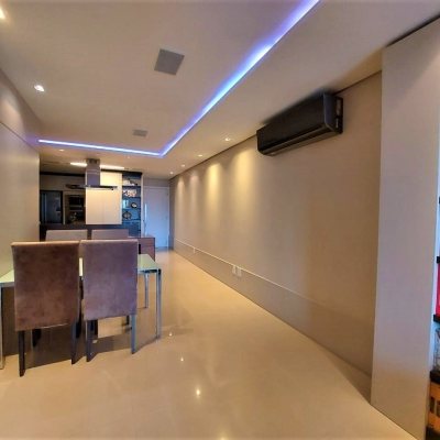 Apartamentos com 117m², 3 quartos, 3 suítes, 3 garagens, no bairro Centro em Florianópolis