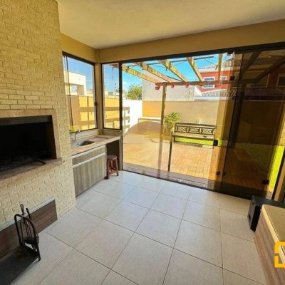 Casa em Condomínio com 197m², 4 quartos, 3 suítes, 2 garagens, no bairro Cachoeira do Bom Jesus em Florianópolis