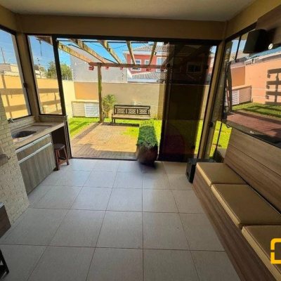 Casa em Condomínio com 197m², 4 quartos, 3 suítes, 2 garagens, no bairro Cachoeira do Bom Jesus em Florianópolis