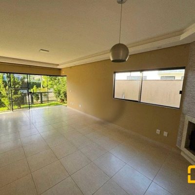 Casa em Condomínio com 197m², 4 quartos, 3 suítes, 2 garagens, no bairro Cachoeira do Bom Jesus em Florianópolis