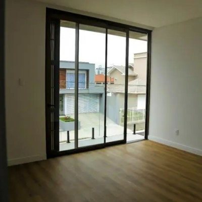 Casa Residencial com 162m², 3 quartos, 3 suítes, 2 garagens, no bairro Itacorubi em Florianopolis