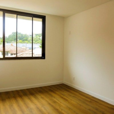 Casa Residencial com 162m², 3 quartos, 3 suítes, 2 garagens, no bairro Itacorubi em Florianopolis