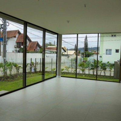 Casa Residencial com 162m², 3 quartos, 3 suítes, 2 garagens, no bairro Itacorubi em Florianopolis