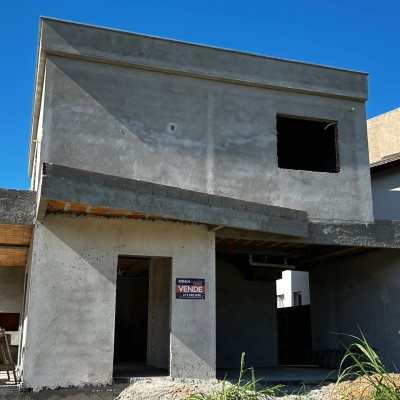Casa em Condomínio com 162m², 3 quartos, 3 suítes, 2 garagens, no bairro Cachoeira do Bom Jesus em Florianópolis