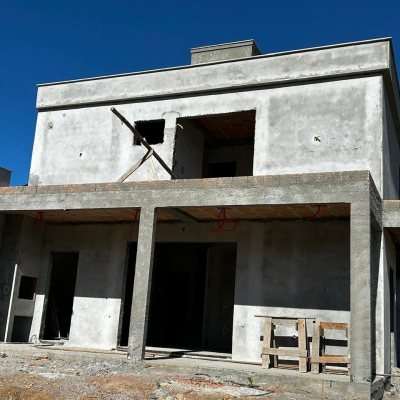 Casa em Condomínio com 162m², 3 quartos, 3 suítes, 2 garagens, no bairro Cachoeira do Bom Jesus em Florianópolis