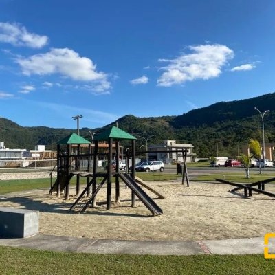 Casa em Condomínio com 411m², 5 quartos, 4 suítes, 2 garagens, no bairro Ratones em Florianópolis