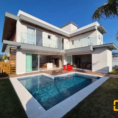 Casa em Condomínio com 411m², 5 quartos, 4 suítes, 2 garagens, no bairro Ratones em Florianópolis
