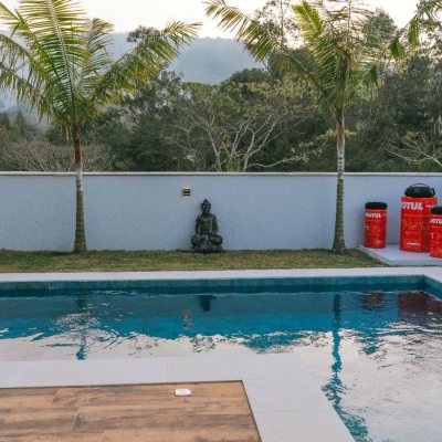 Casa em Condomínio com 411m², 5 quartos, 4 suítes, 2 garagens, no bairro Ratones em Florianópolis