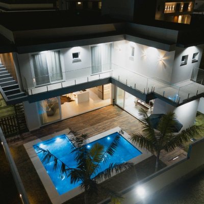 Casa em Condomínio com 411m², 5 quartos, 4 suítes, 2 garagens, no bairro Ratones em Florianópolis