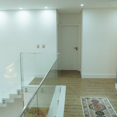 Casa em Condomínio com 411m², 5 quartos, 4 suítes, 2 garagens, no bairro Ratones em Florianópolis