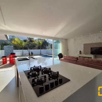 Casa em Condomínio com 411m², 5 quartos, 4 suítes, 2 garagens, no bairro Ratones em Florianópolis